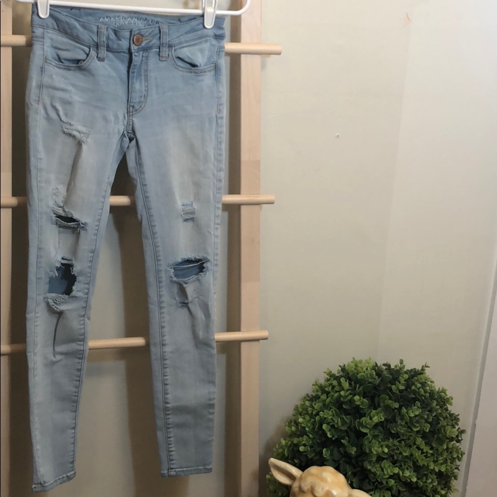 Distressed Jeggings/Jeans